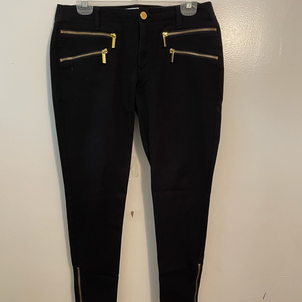 Michael Kors, size 8 black pants. Used good condition.Gold zipper and buttons